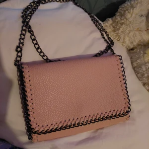 Väska  - Ny, köpte den för 350kr 