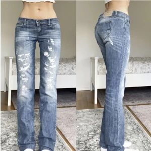 Jeans - (Inte min bild) midja- 84, innerbenslängd-88 Säljer pga av att dem inte riktigt passa mig🩷 Hör av er för fler bilder eller frågor.