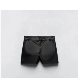 Shorts  - Läder shorts från zara. Helt oanvända, lappen är kvar!