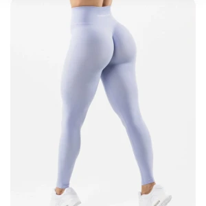 Alphalete tights - Säljer ett par tights från Alphalete i färgen ”mystic blue”. Aldrig använda, storlek XS.  Nypris ca: 600kr Mitt pris: 350kr