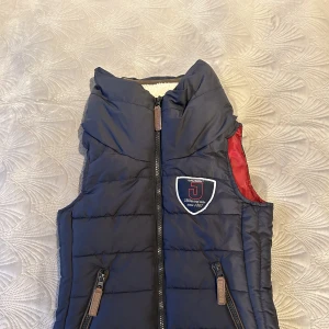 Ridväst  - Super sköna och väldigt varm.