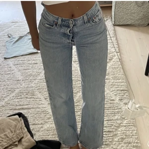 Levis jeans - Skitsnygga levis jeans i perfekt tvätt och rak modell🧚🏻‍♀️💗 Passar XXS-XS  (Lånade bilder)