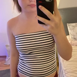 Randig tröja från Gina 💕 - Tröja från Gina kan även användas som en kjol om man vill använd ca 3 ggr💕