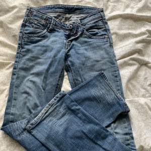 Lågmidjade Levis jeans med rak modell