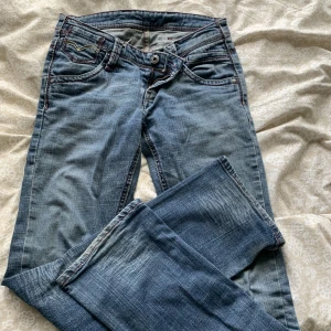 Levis jeans - Lågmidjade Levis jeans med rak modell