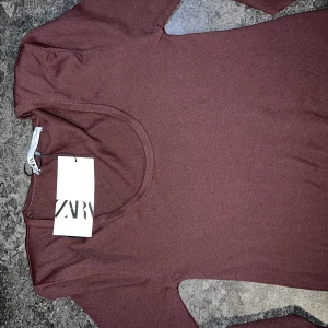 ZARA MAXI KLÄNNING - Perfekt skick. Aldrig använd. Prislapp kvar. Stl. S 