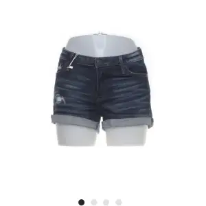 Jeans shorts från köpta på sellpy märke crocker aldrig använt pgr att dom är för små💗