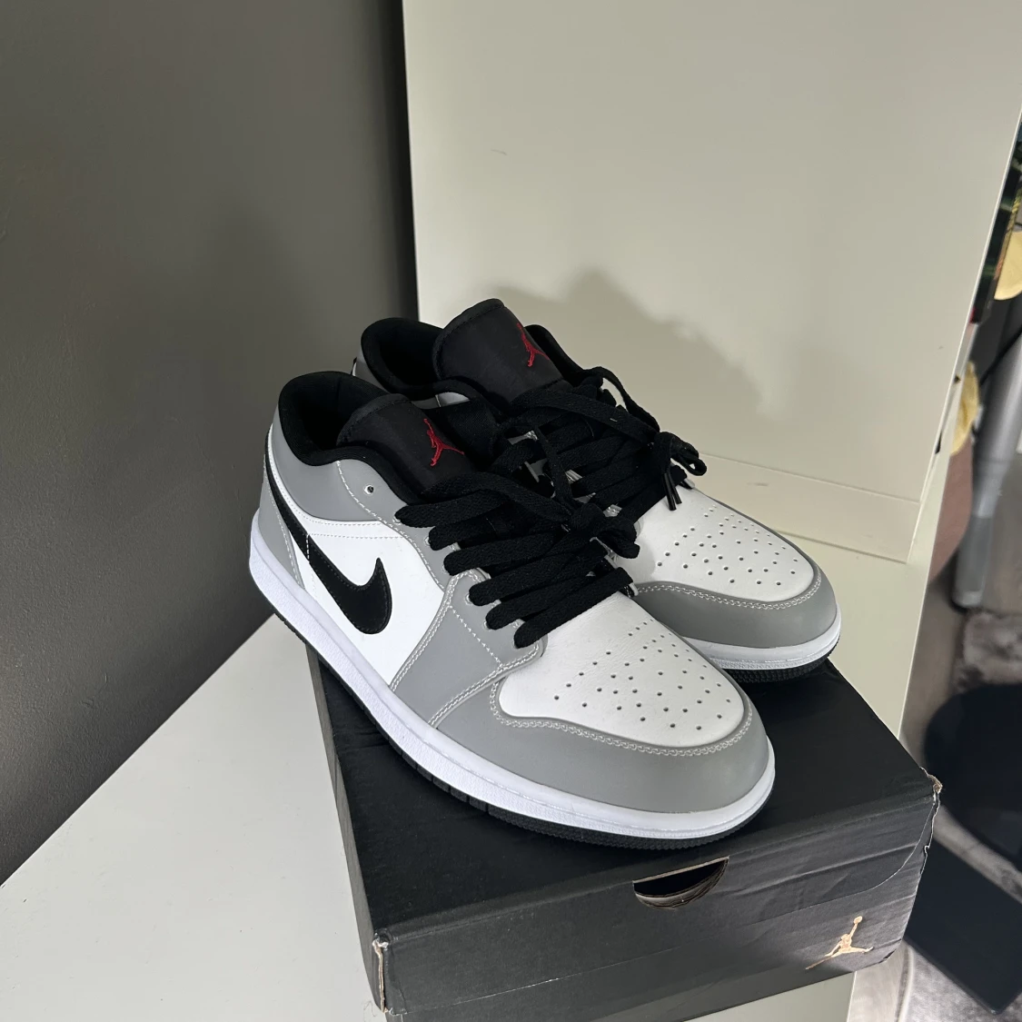 Jordan 1 light smoke grey 