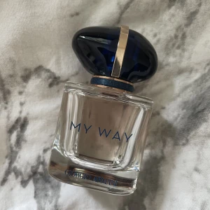 My Way parfym  - Säljer My Way parfymen💓💓 knappt använd, endast lite grann, se bild 2. Säljer pga inte min doft. Nypris ca 700kr. Pris kan diskuteras vid snabb affär!!!