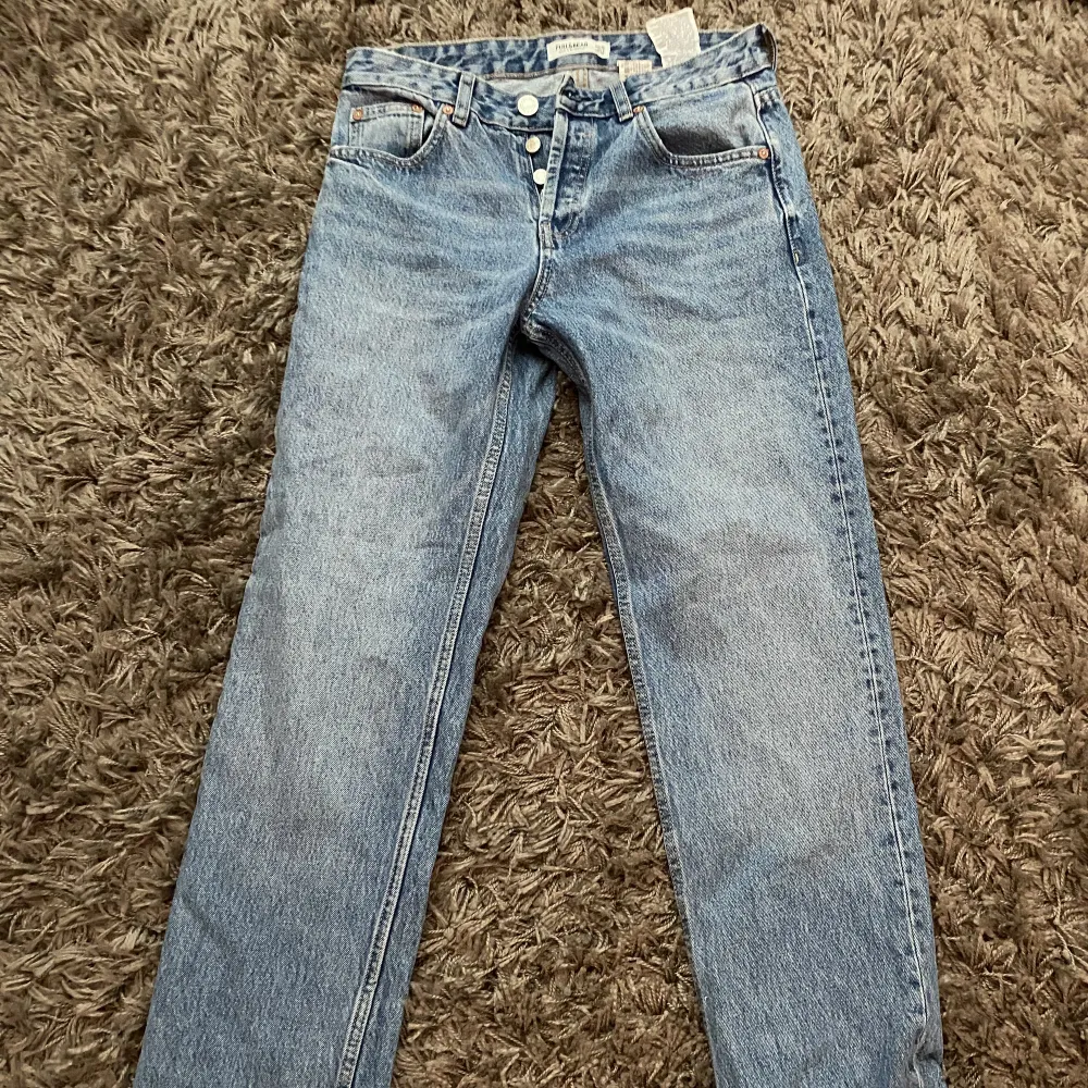 Ett par helt oanvända jeans från pull&bear, säljer pga fel storlek. Jeans & Byxor.