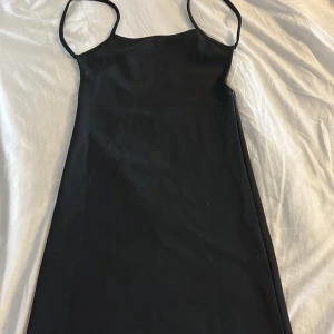 Klänning med öppen rygg - Aldrig använd lapparna är även kvar 