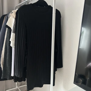 Klänning - Säljer denna klänningen i storlek S!!💕 Aldrig använd