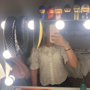  Blus  - Hej säljer min jätte din Other stories blus inte använd så mycket jätte din köpte för 850kr ❤️