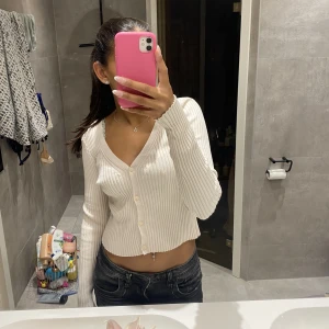 Tunn stickad topp - En tunn stickad topp🩷