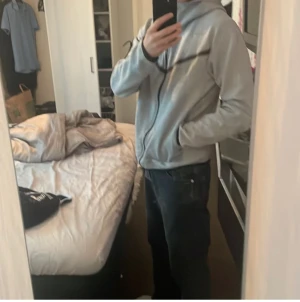 Nike tech fleece - Ändast använd vid 2 tillfällen Nästan nyskick