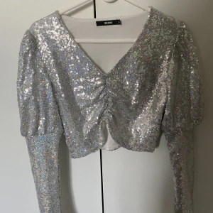 Glittrig festtopp  - Aldrig använd festtopp 🩷