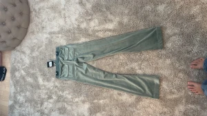 Säljer juciy i färgen chinos green! - Storleken är i xxs, är inte andvända 