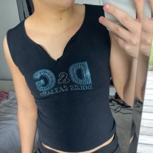 Dolce & Gabbana linne - Coolt och vintage dolce and Gabbana linne! Har själv sytt in linnet till en uppskattad S-storlek💕