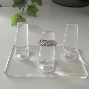 Silvrig ring  - Säljer denna silvriga ring från glitter eftersom den inte kommer till användning 🩶 köparen står för frakten 