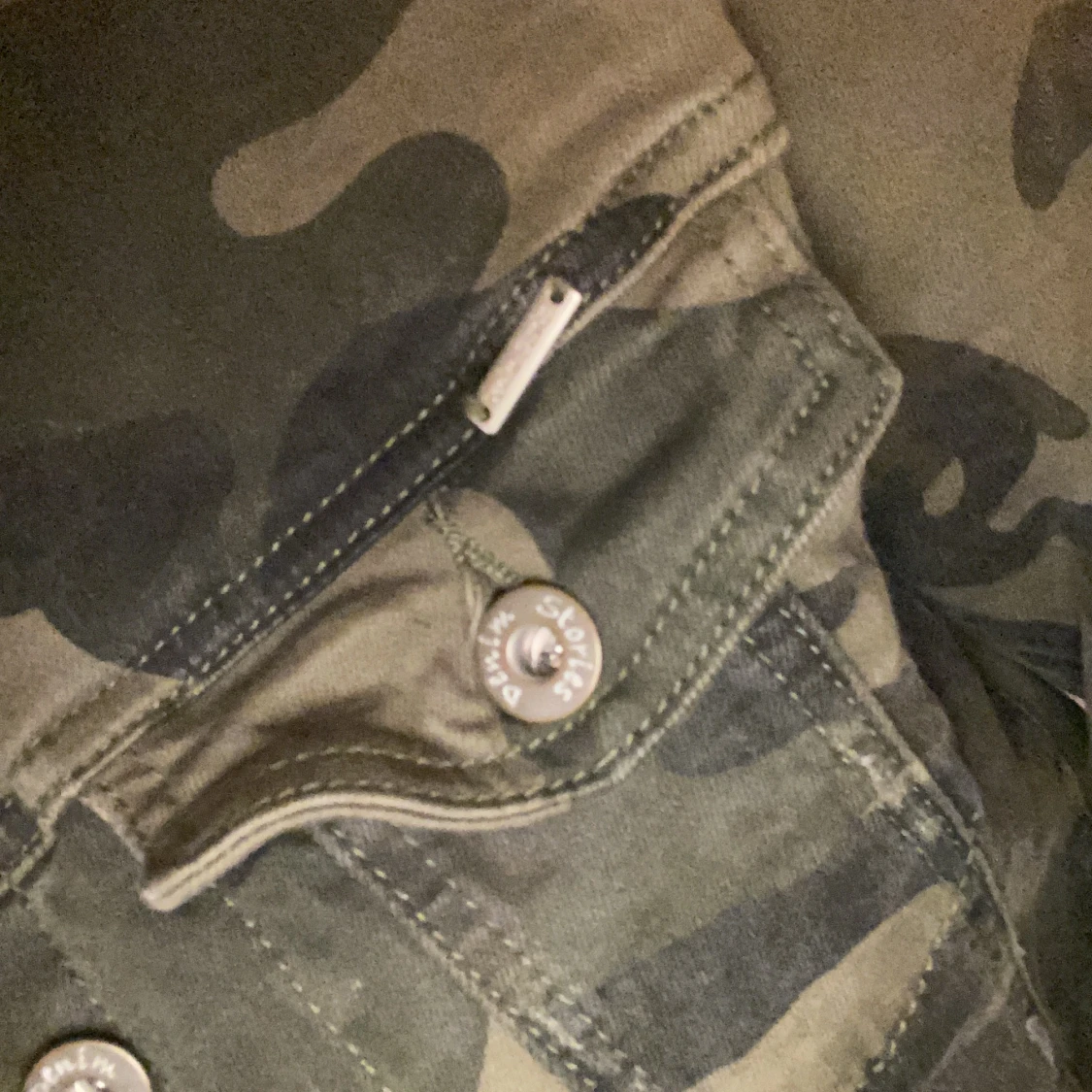 Militärmönstrad jeans jacka - 90