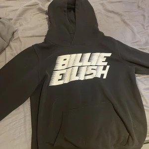 Billie eilish hoodie  - Bra skick, lite liten dock.
