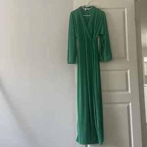 klänning  - från gina kan skicka fler bilder 
