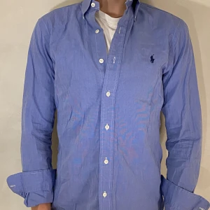 Skjorta Polo Ralph Lauren  - Säljer nu min Ralph Lauren skjorta i storlek S. Fint skick, givetvis autentisk. Skriv om du har funderingar! 