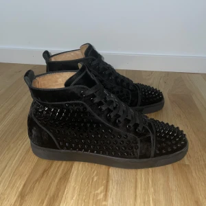 Christian Louboutin  - Storlek:42 Cond:7/10 