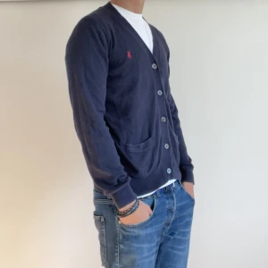 Ralph Lauren Kofta  - Ralph Lauren Kofta - Storlek M - Varan är i jätte fint skick, inga flaws - modellen är 188cm och 83kg - vid frågor eller funderingar är det bara att skriva!
