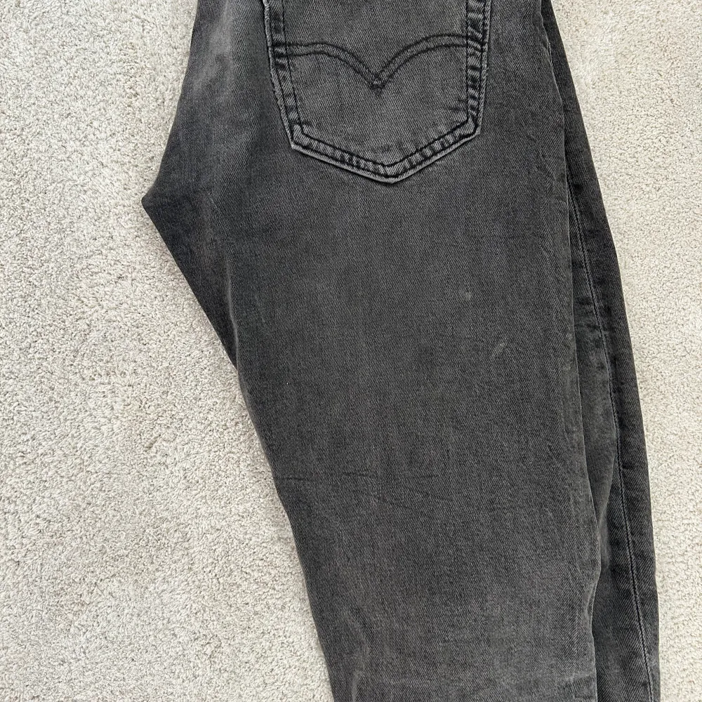 Riktigt snygga Levis jeans med en unik färg! Storlek 27 32 . Jeans & Byxor.