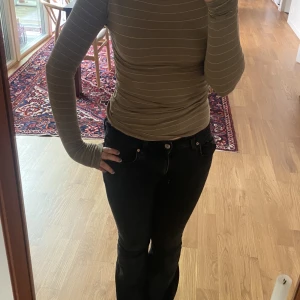 Randig långarmad tröja  - Jätte mysig långärmad tröja från Hm perfekt till hösten, kontakta med några frågor💝💕