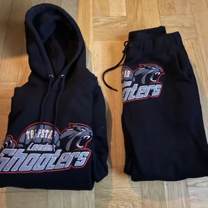 Trapstar tracksuit  - Trapstar tracksuit  Knappt använd  Kvitto och plast finns