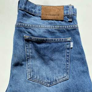 Helt oanvända woodbird jeans, storlek 29/32 Ny pris 800 Inget tecken på användning i heller för den delen