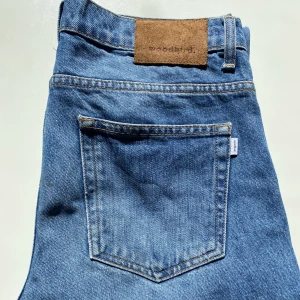 Blå Woodbird jeans - Helt oanvända woodbird jeans, storlek 29/32 Ny pris 800 Inget tecken på användning i heller för den delen