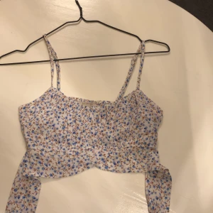 Topp - Blommig topp