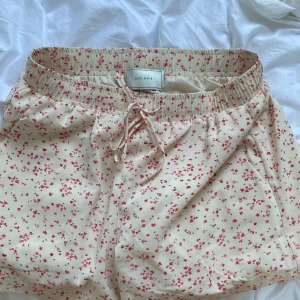 Neo noir shorts - Helt nya 36/xs