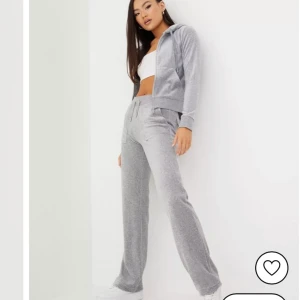 Juicy sett - Säljer nu mitt fina juicy sett då det inte kommit till så mycket användning sedan jag köpte ett nytt💖💕💞Hör gärna av er vid frågor eller för fler bilder🙌🏼🤍