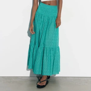 Mönstrad kjol - Mönstrad långkjol från zara i storlek M💕💕 endast använd en gång! 