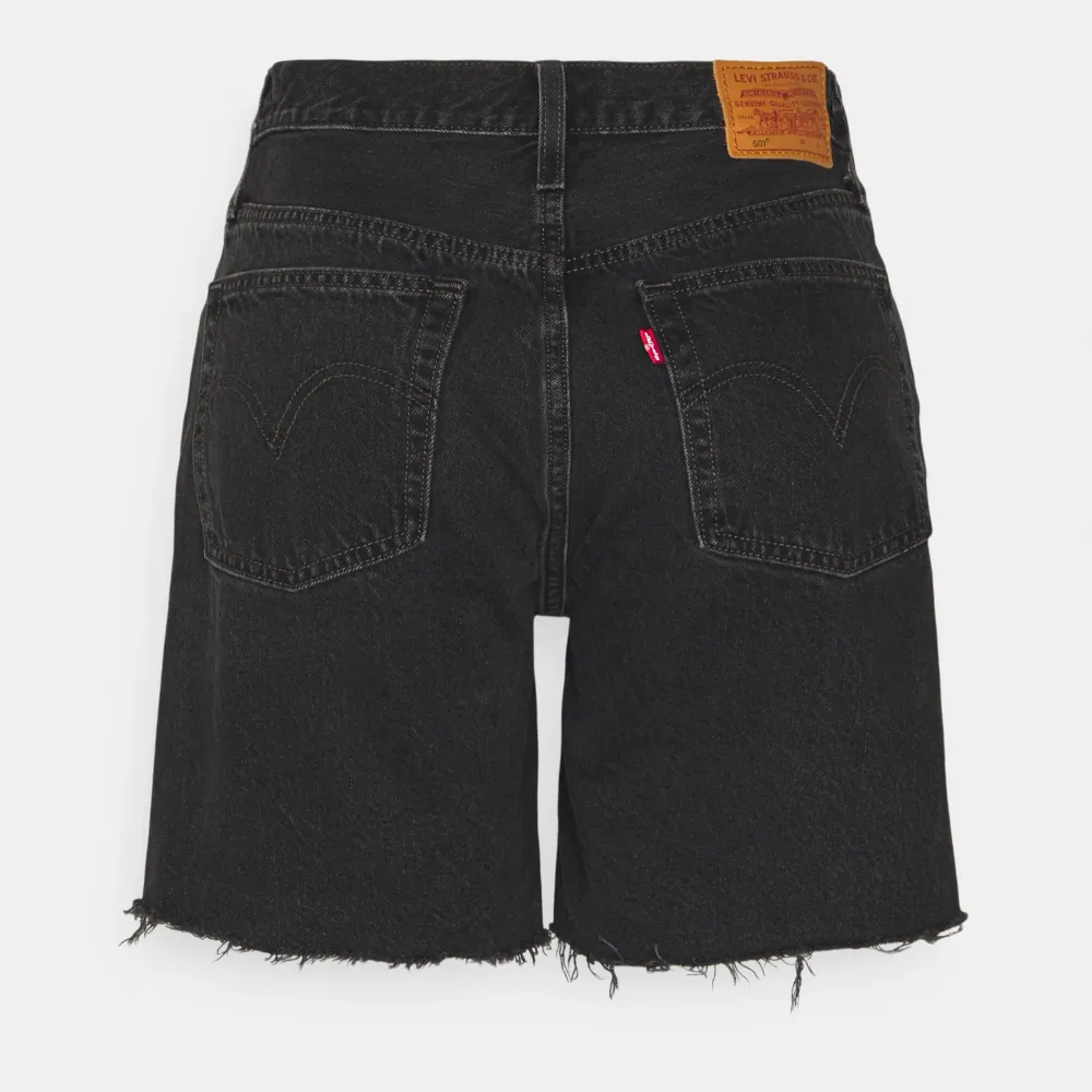 Jeans Short från Levi’s, använda 2ggr så dom är i väldigt fint skick.  Nypris: 699kr . Shorts.