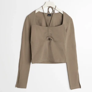 Tröja - Från Gina med prislapp, har även vit svart rosa med prislapp stl XS