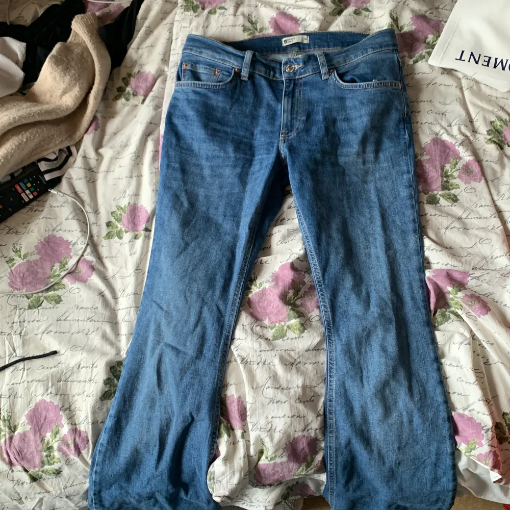 Knappt använda, gillade inte färgen på mig.. Jeans & Byxor.