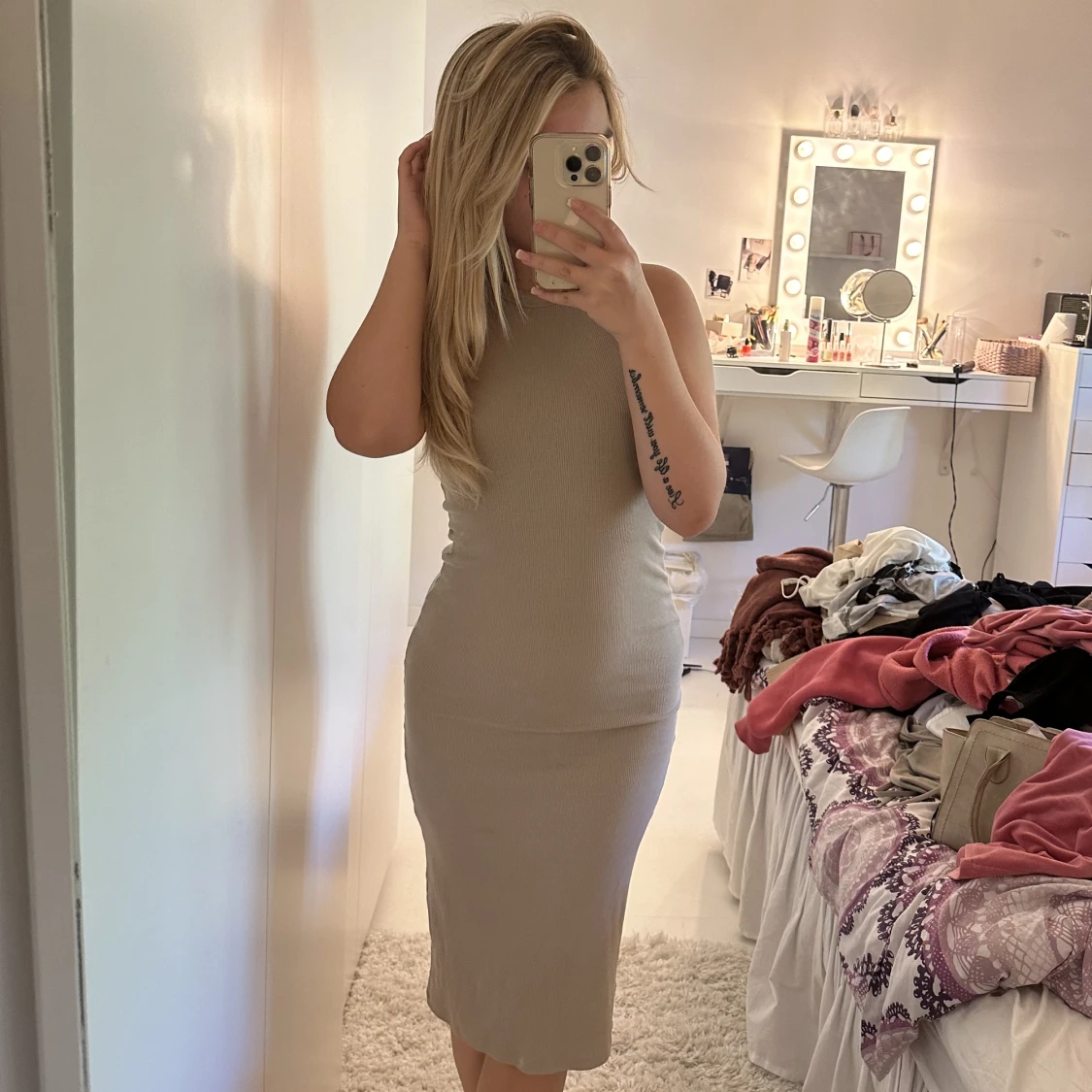 beige/grå klänning 