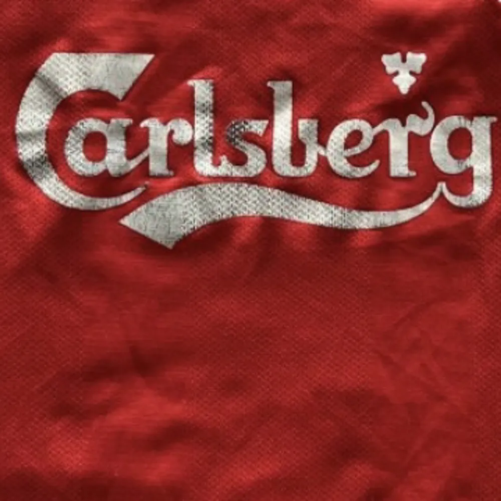 En Liverpooltröja ifrån 2006/07. 8/10skick p.g.a att trycket har försvunnit lite på magen.. T-shirts.