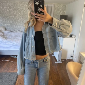 Jeansjacka - Blå cropped jeansjacka från hm i strl s