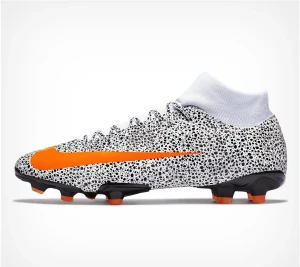 Fotbollsskor strl 43 - Nike SUPERFLY 7 ACADEMY CR7 FG/MG - Helt oanvända svart/vita fotbollsskor Nike SUPERFLY 7 ACADEMY CR7 FG/MG storlek 43