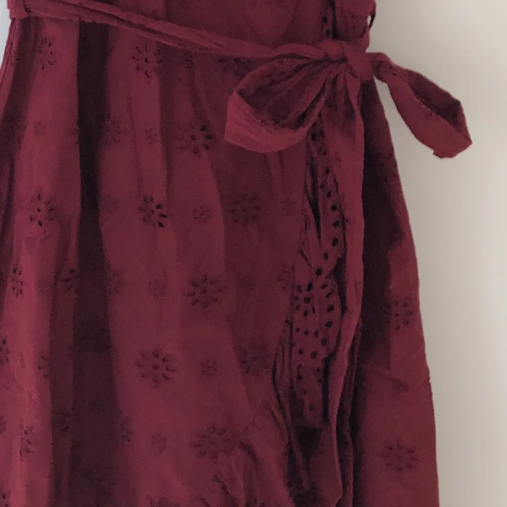 Jättesöt vinröd klänning.. Klänningar.