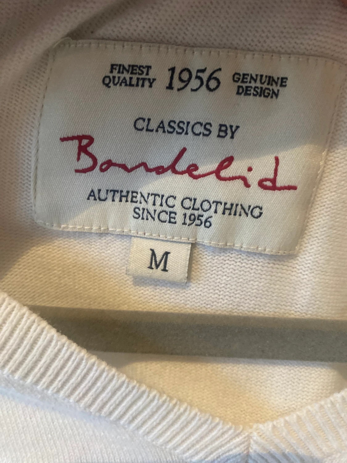 Säljer denna jätte fina vita tröja med stjärna på i mitten  - 90