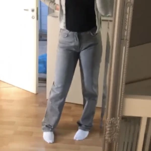 Gina jeans - Grå jeans från Gina som inte används🫶🏼 köpta för 599