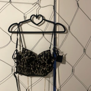 Ny topp XS - Från Shein, var för stor så säljer