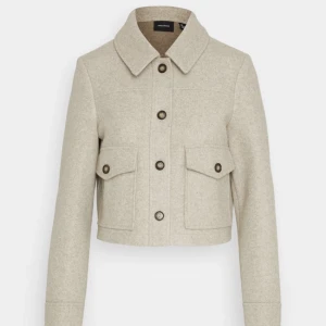 Kappa från vero Moda  - Jätte fin kappa som jag aldrig använder, ord pris e 500kr och den är väldigt liten i storleken